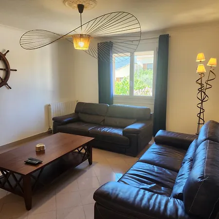 Cossue Spacieuse Climatisee Villa